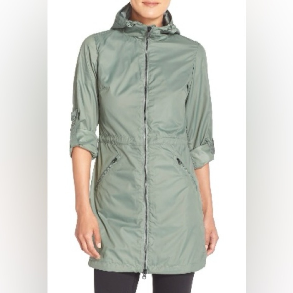 The North Face Rissy Packable Wind Resistant Women's Jacket in Green